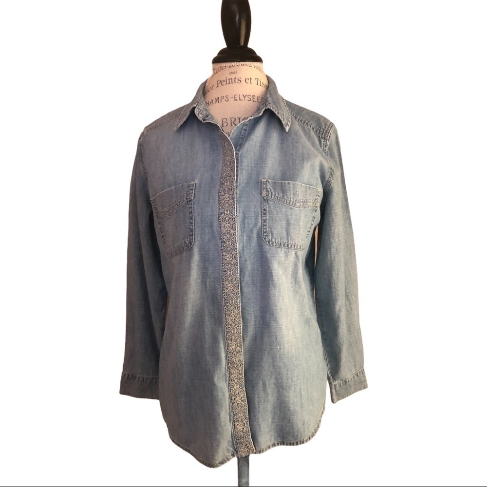 Chico’s Women’s light Summer Jeans button… - Picture 2 of 4